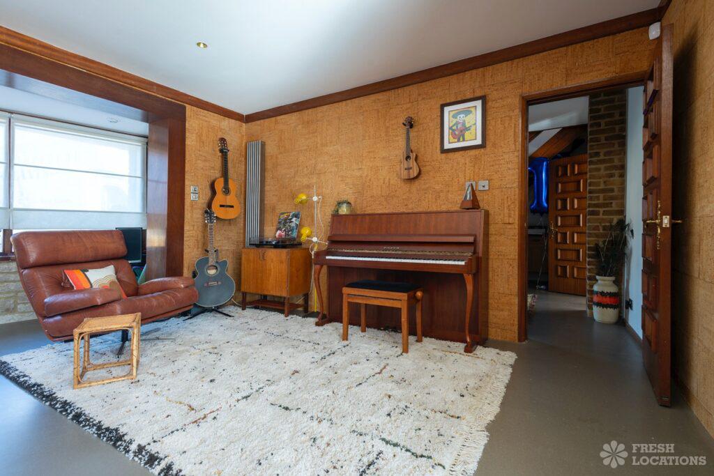 Why mid-century modern houses make great shoot locations 3 Sydenham lodge se23 shoot location london 9