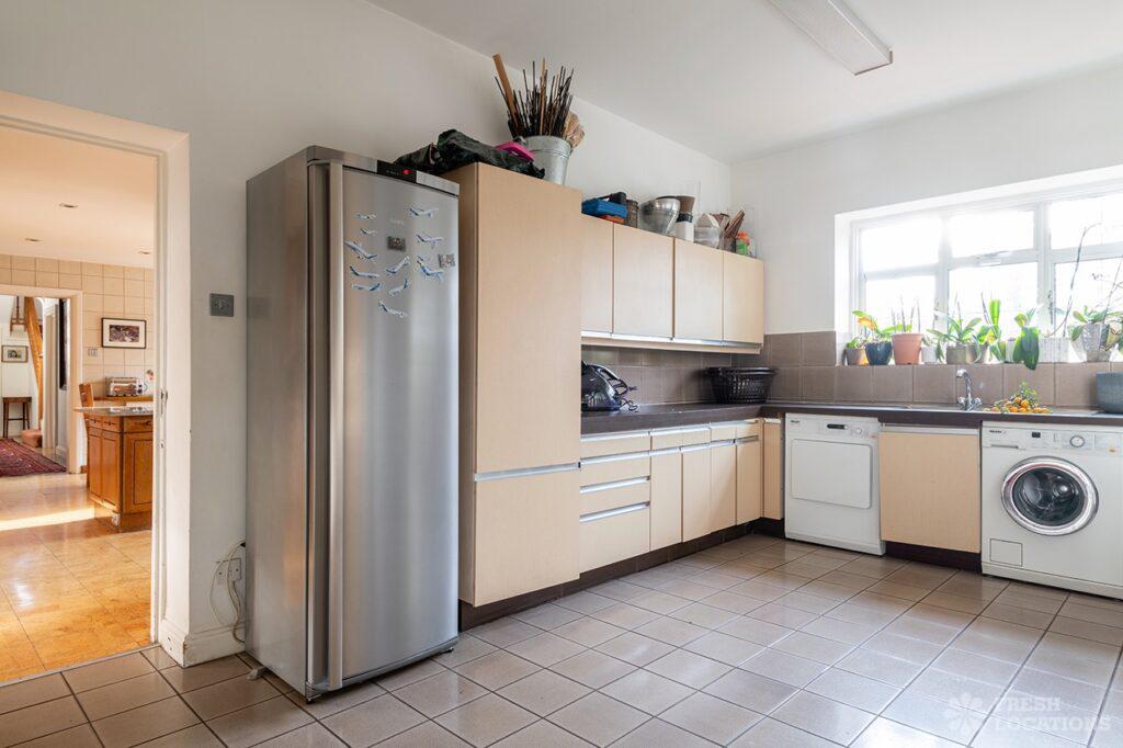 London location library: two distinct house styles for film shoots 11 Brondesbury drive nw6 london shoot location 41