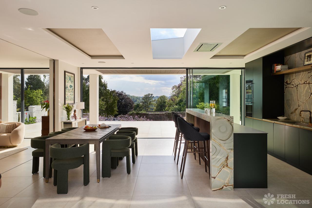 Homepage 2 Everest kt22 8jw shoot location surrey 1