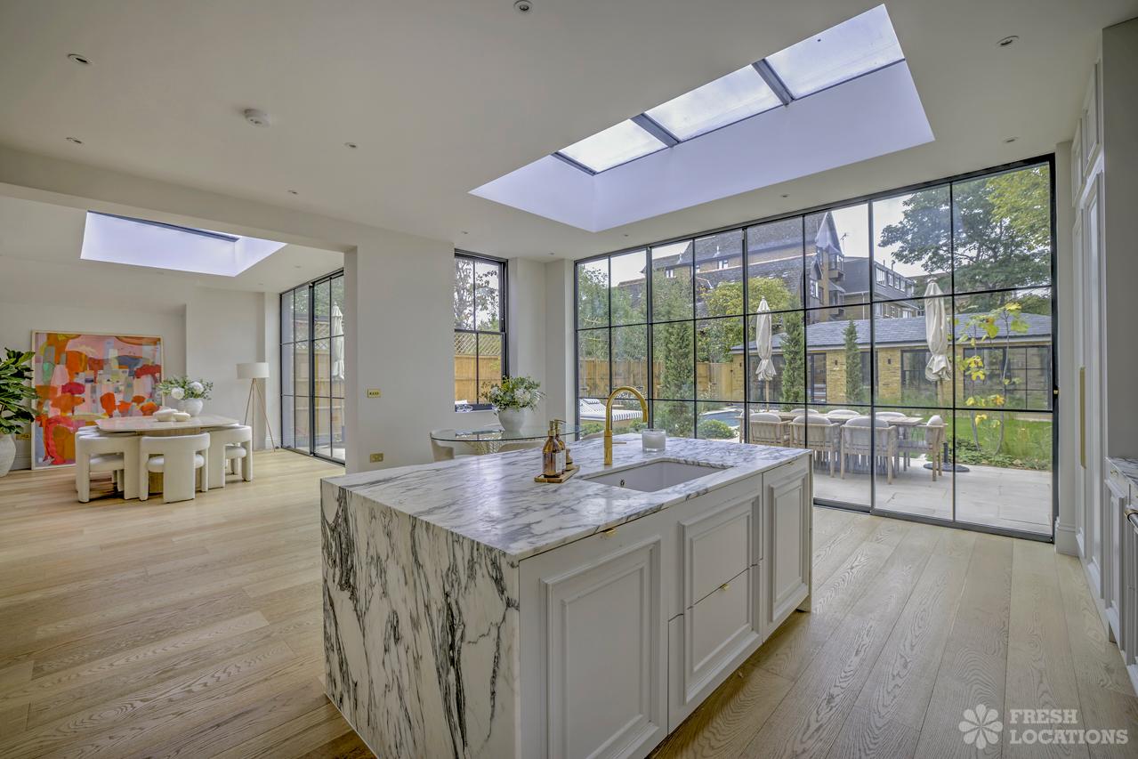 Homepage 1 Saturn w4 4bl shoot location london 9